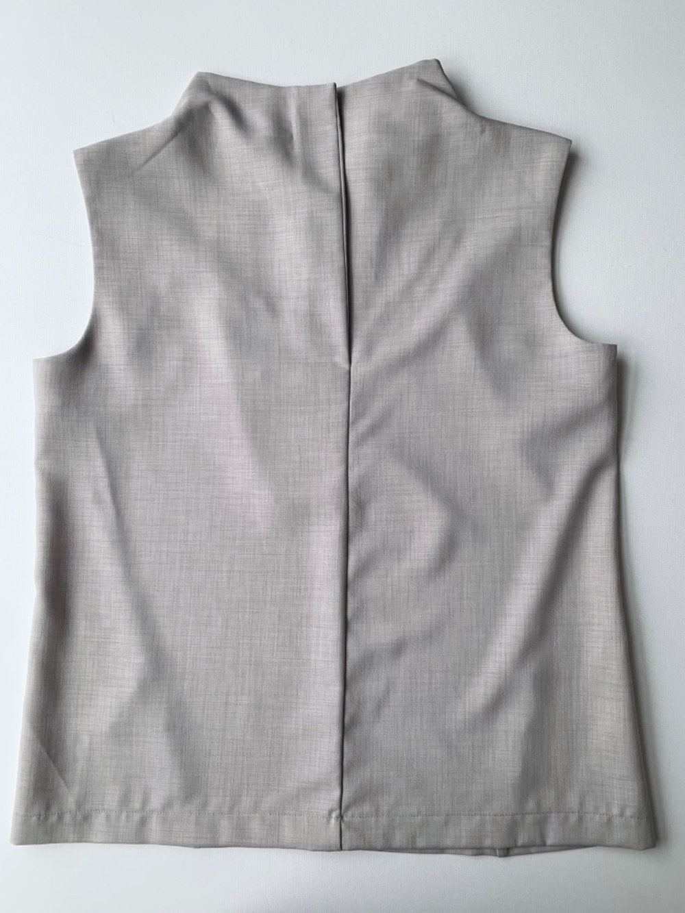 Tory Burch Sleeveless Blouse Light Gray funnel neck Women's size 6 - Picture 7 of 13